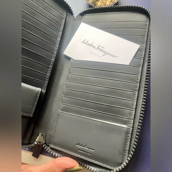 NWT Salvatore Ferragamo dual zip leather Gancini wallet w/gift bag - Picture 7 of 14